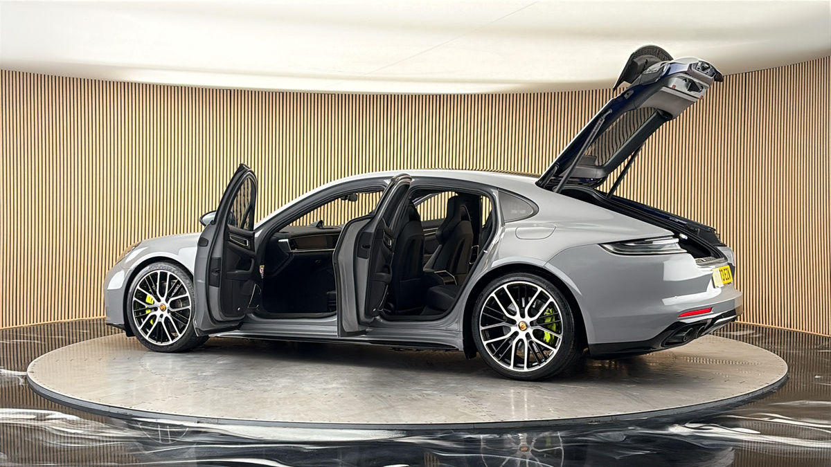 More views of Porsche Panamera