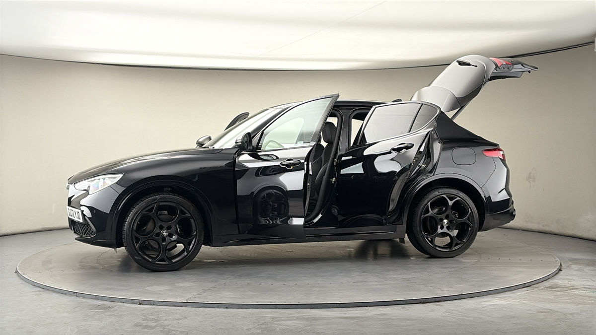 More views of Alfa Romeo Stelvio