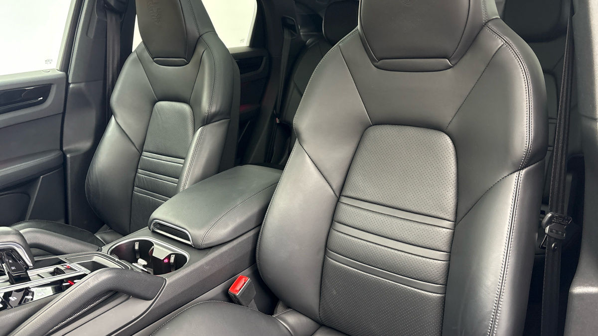 Porsche Cayenne Image 7
