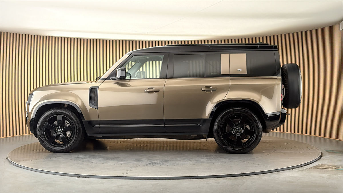 More views of Land Rover Defender 110