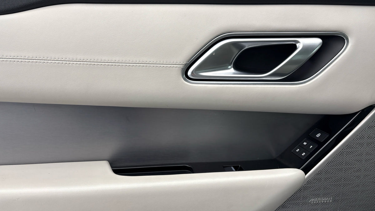 Land Rover Range Rover Velar Image 19