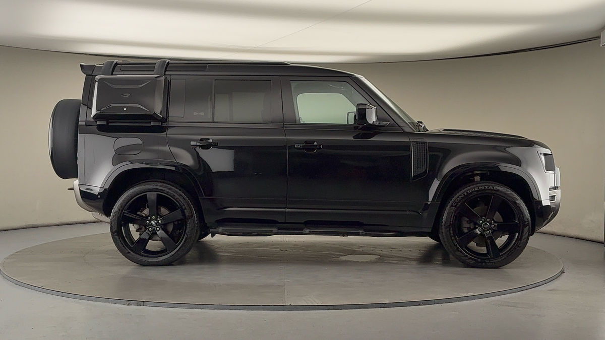 Land Rover Defender 110 Image 16