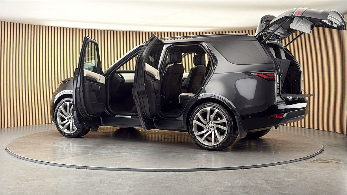 More views of Land Rover Discovery