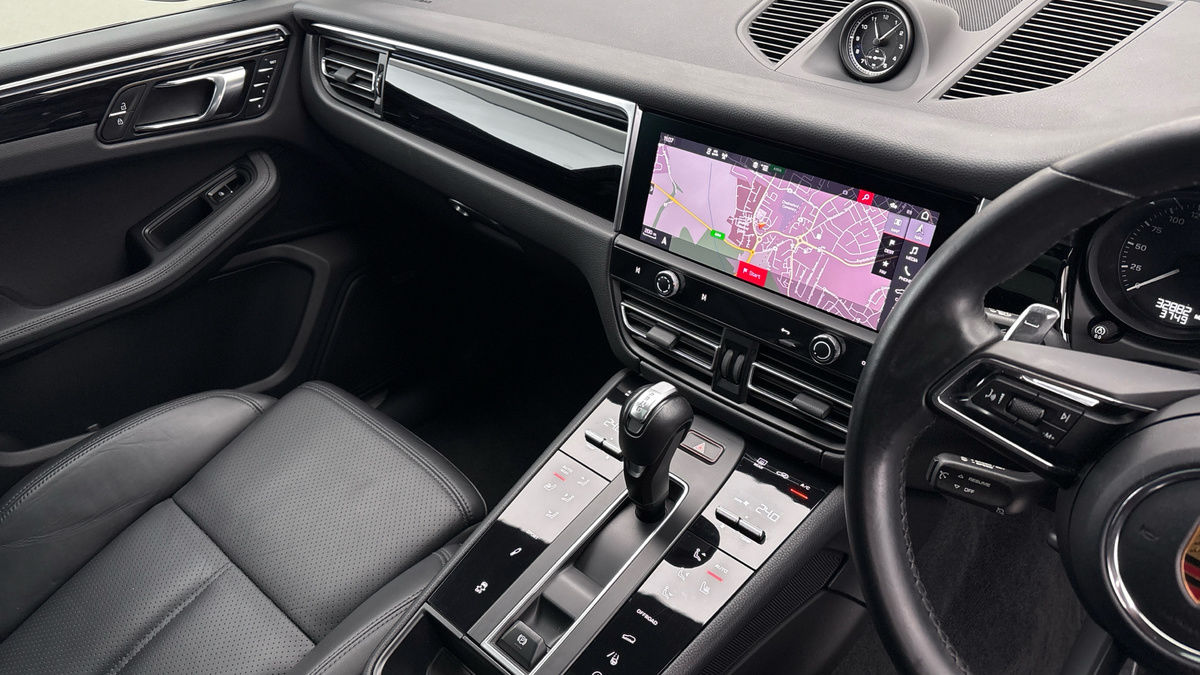 Porsche Macan Image 18