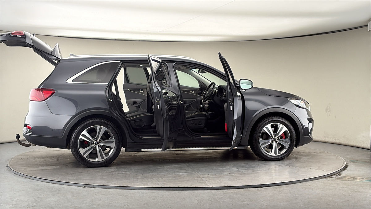 More views of Kia Sorento