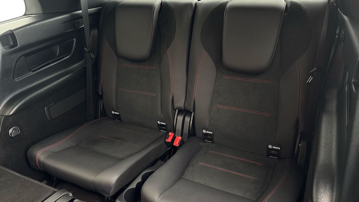 Mercedes-Benz GLB Image 25