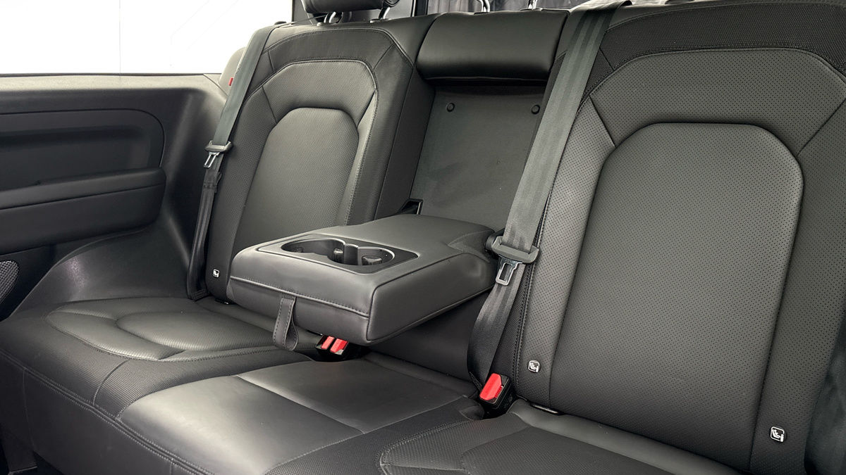 Land Rover Defender 90 Image 9