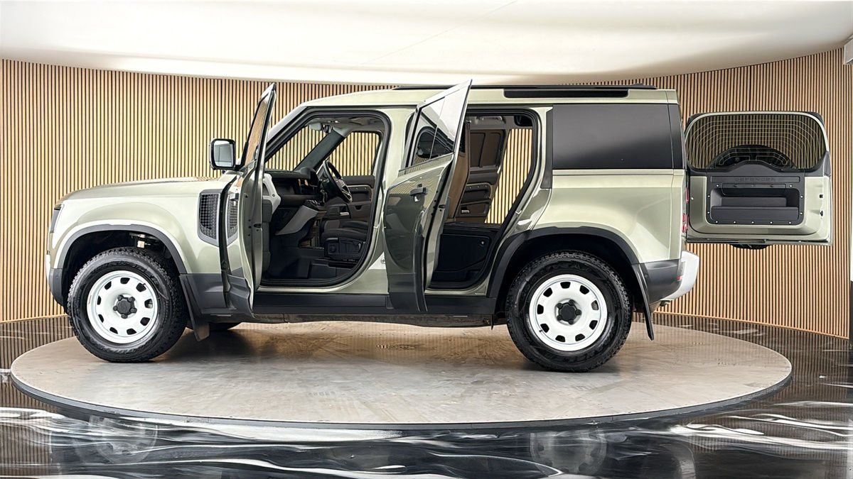 More views of Land Rover Defender 110
