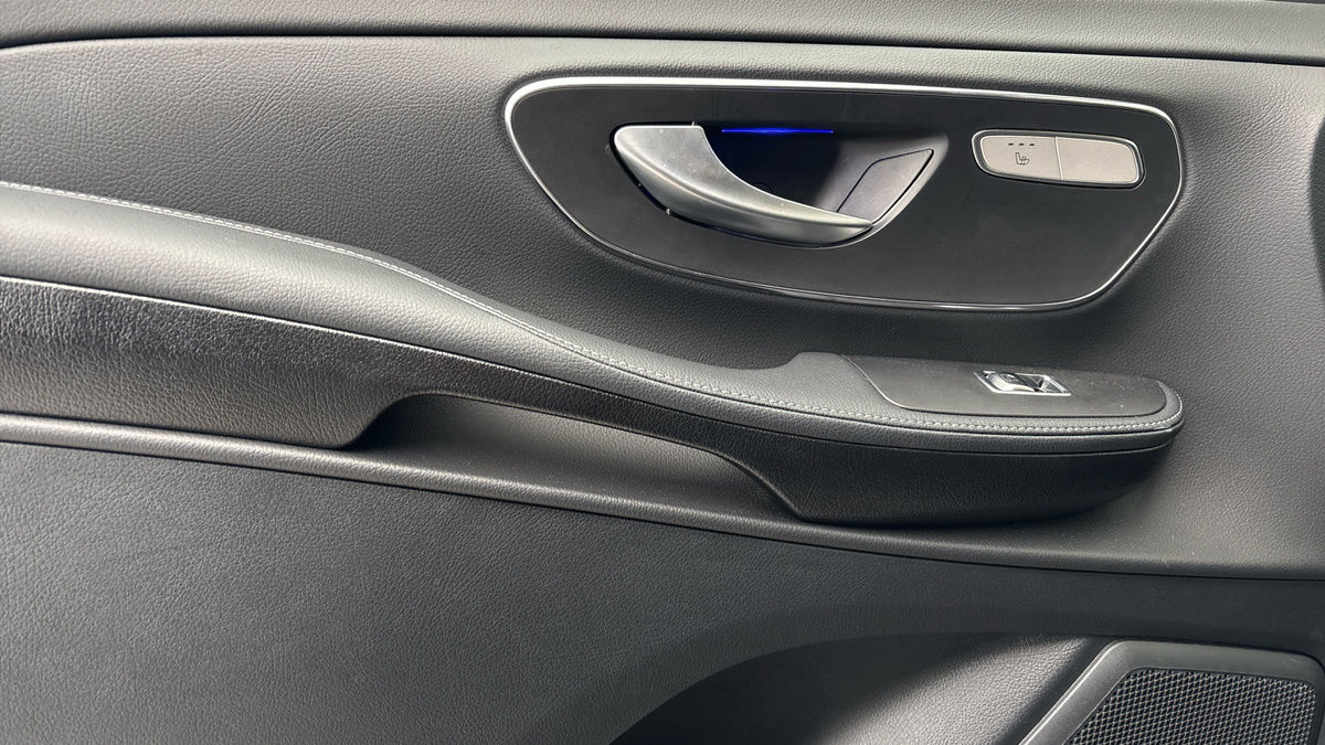 Mercedes-Benz V Class Image 19