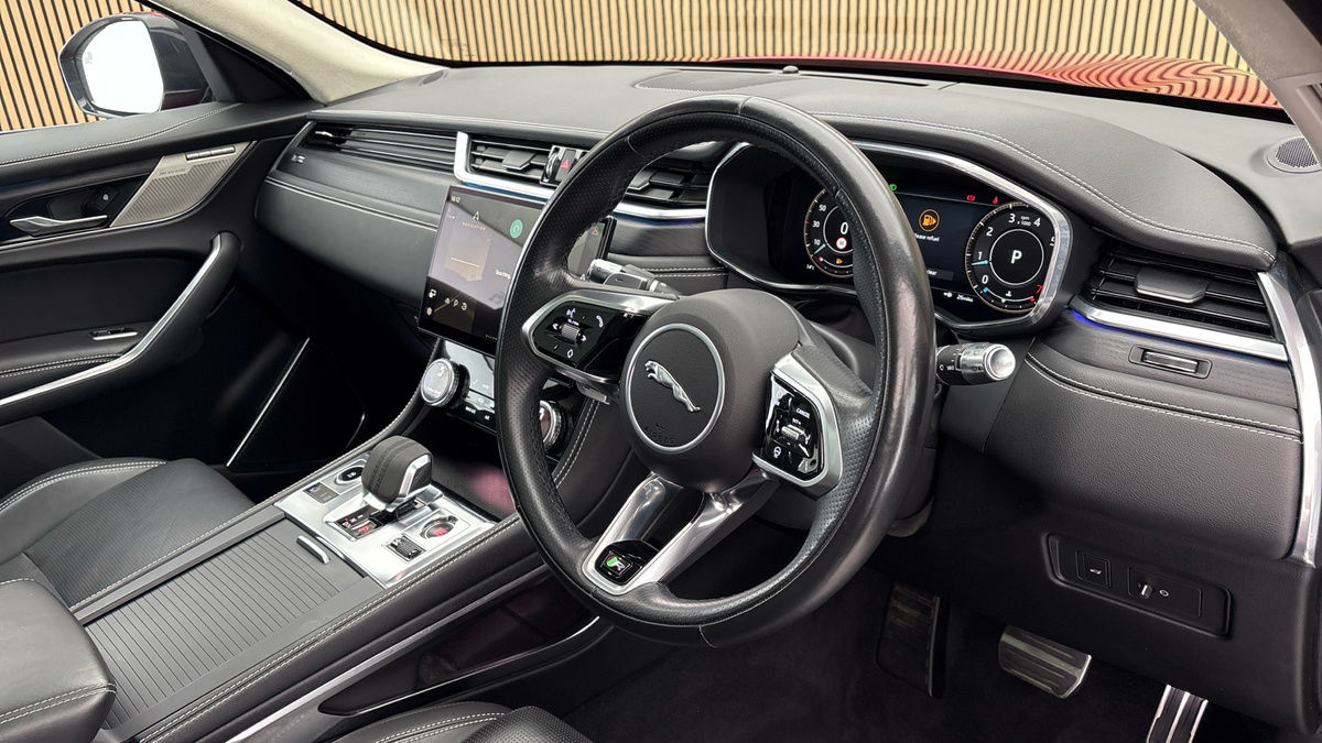 Jaguar F-PACE Image 5