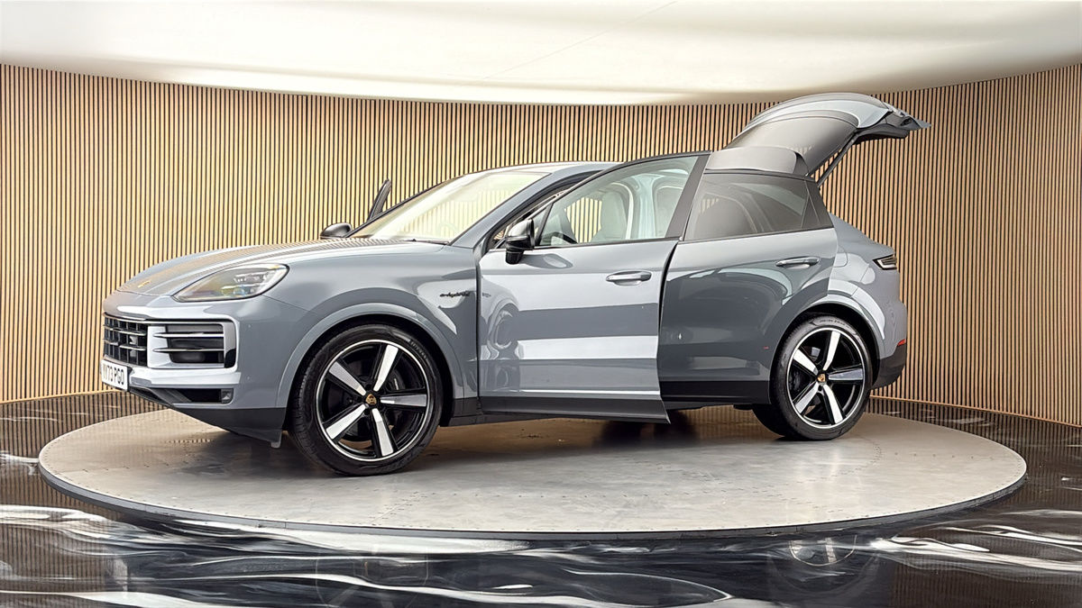 More views of Porsche Cayenne