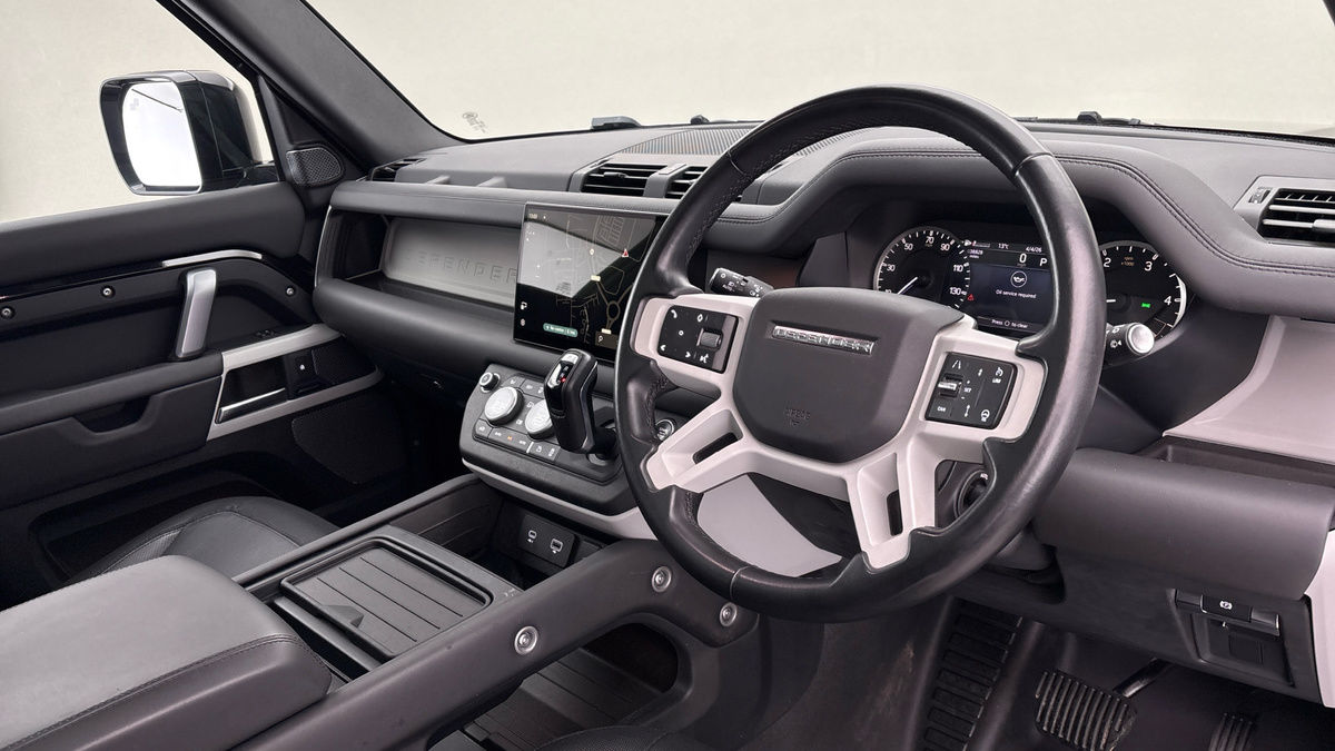 Land Rover Defender 110 Image 5