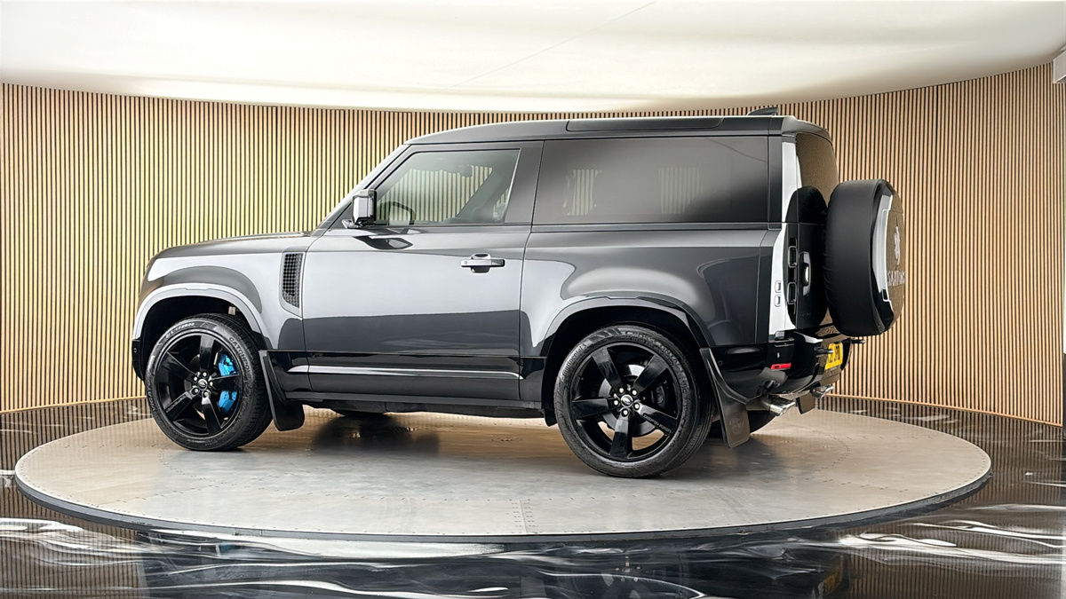 More views of Land Rover Defender 90