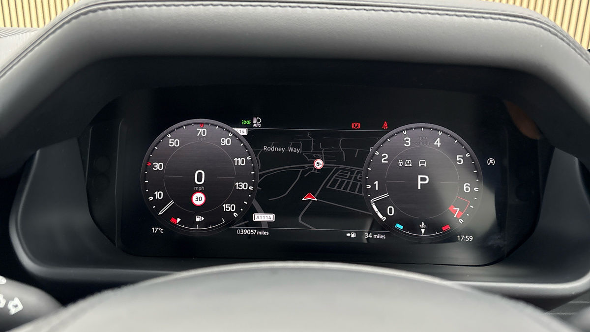 Land Rover Defender 110 Image 34