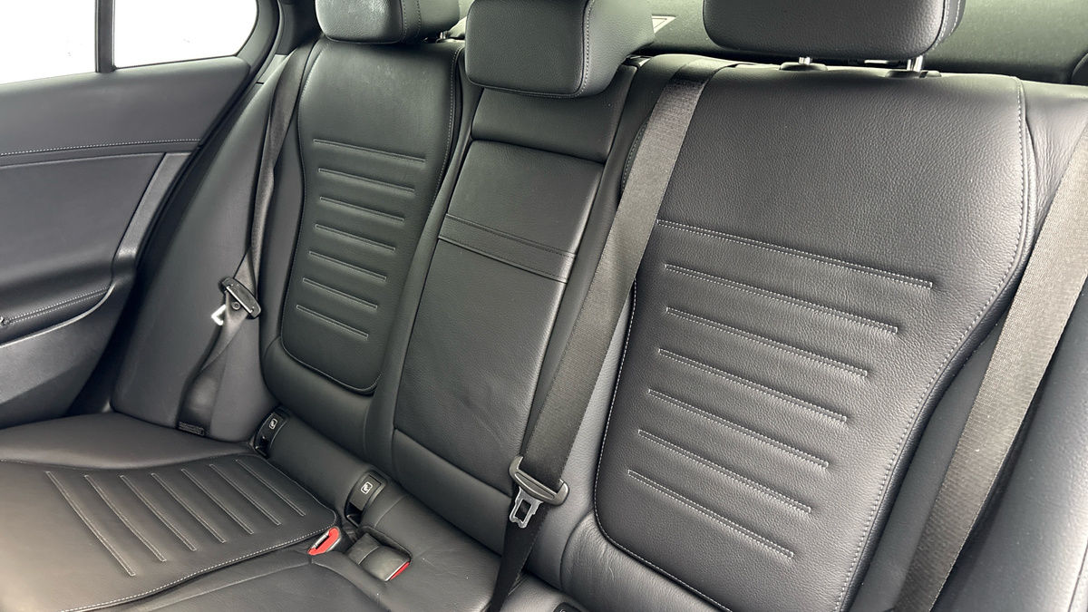 Mercedes-Benz C Class Image 8