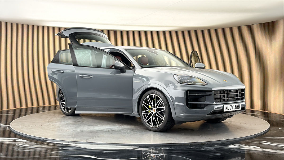 More views of Porsche Cayenne
