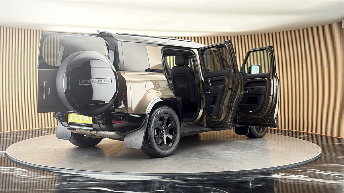 More views of Land Rover Defender 110