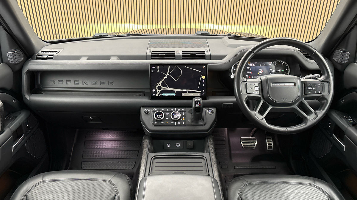 Land Rover Defender 110 Image 12