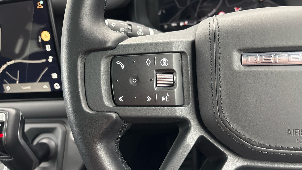 Land Rover Defender 110 Image 13