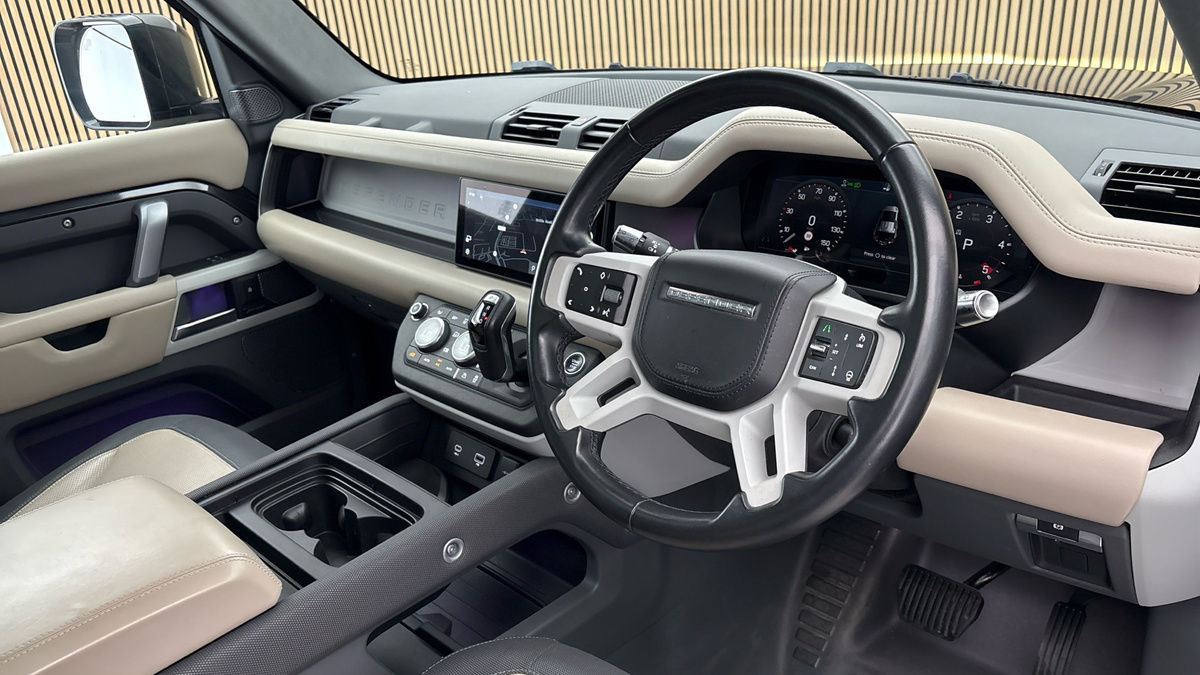 Land Rover Defender 110 Image 5