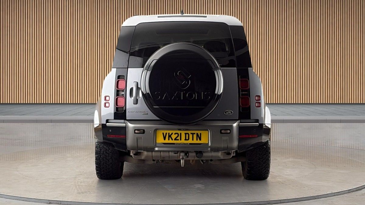 Land Rover Defender 110 Image 4
