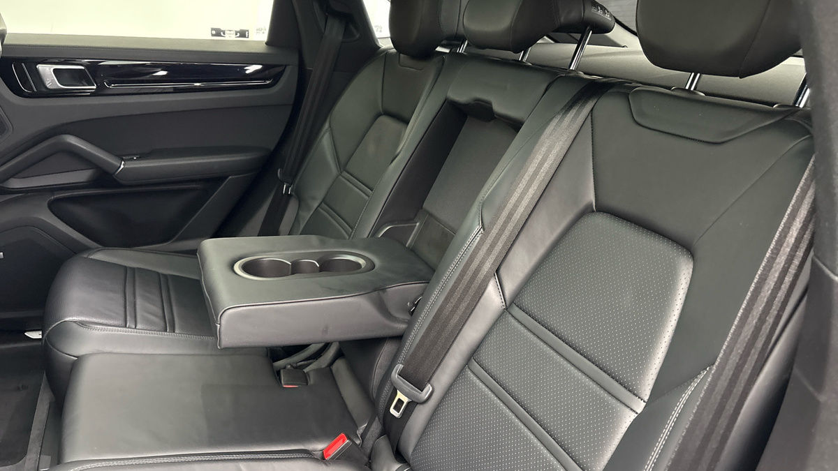 Porsche Cayenne Image 9