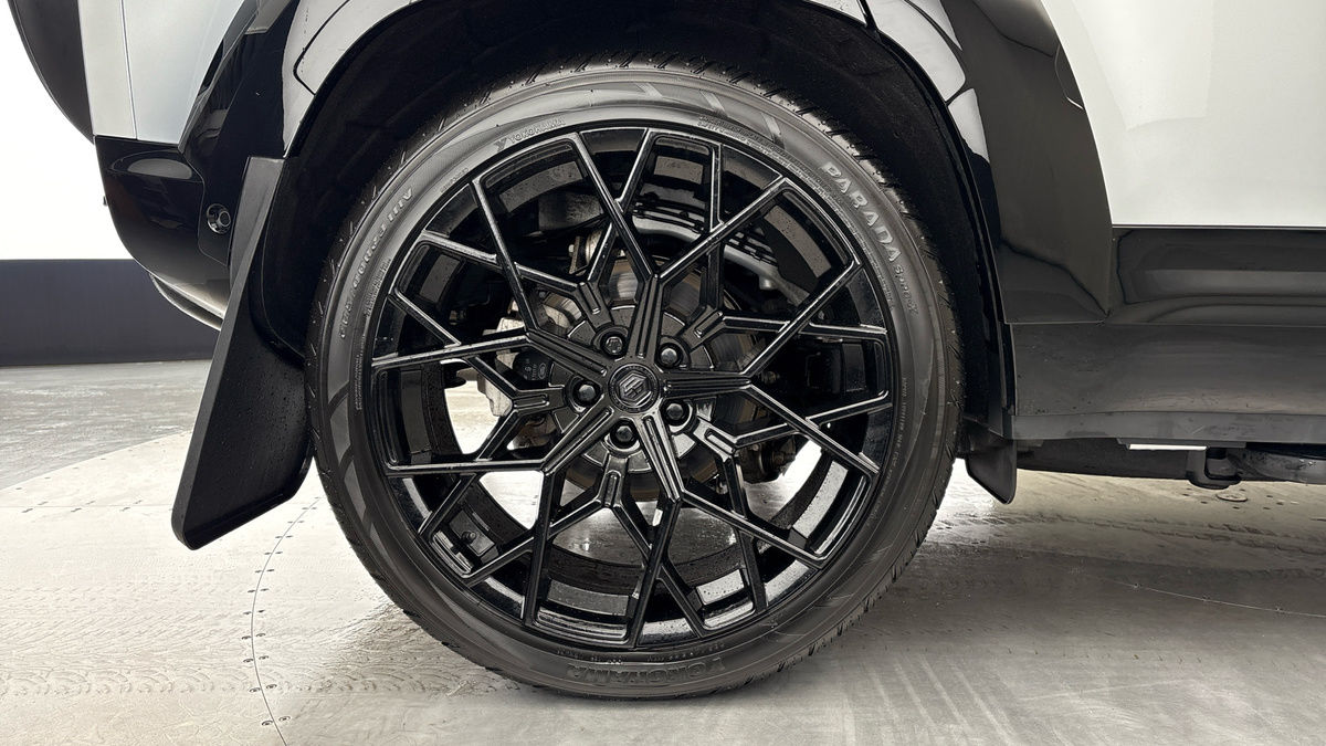 Land Rover Defender 110 Urban Image 10