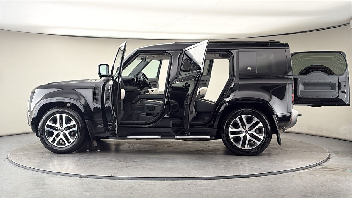 More views of Land Rover Defender 110