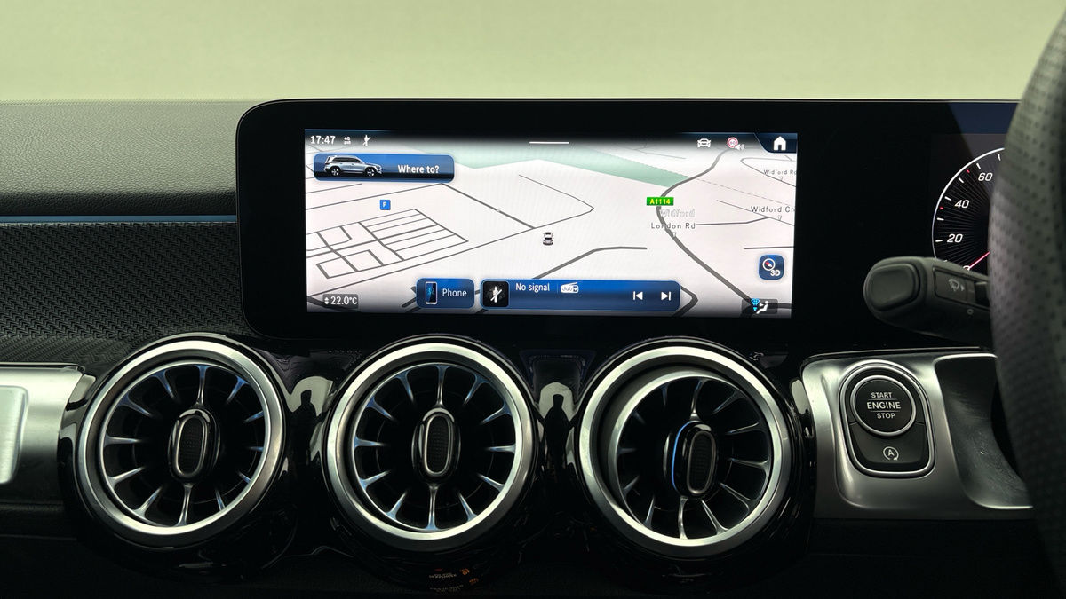 Mercedes-Benz GLB Image 17