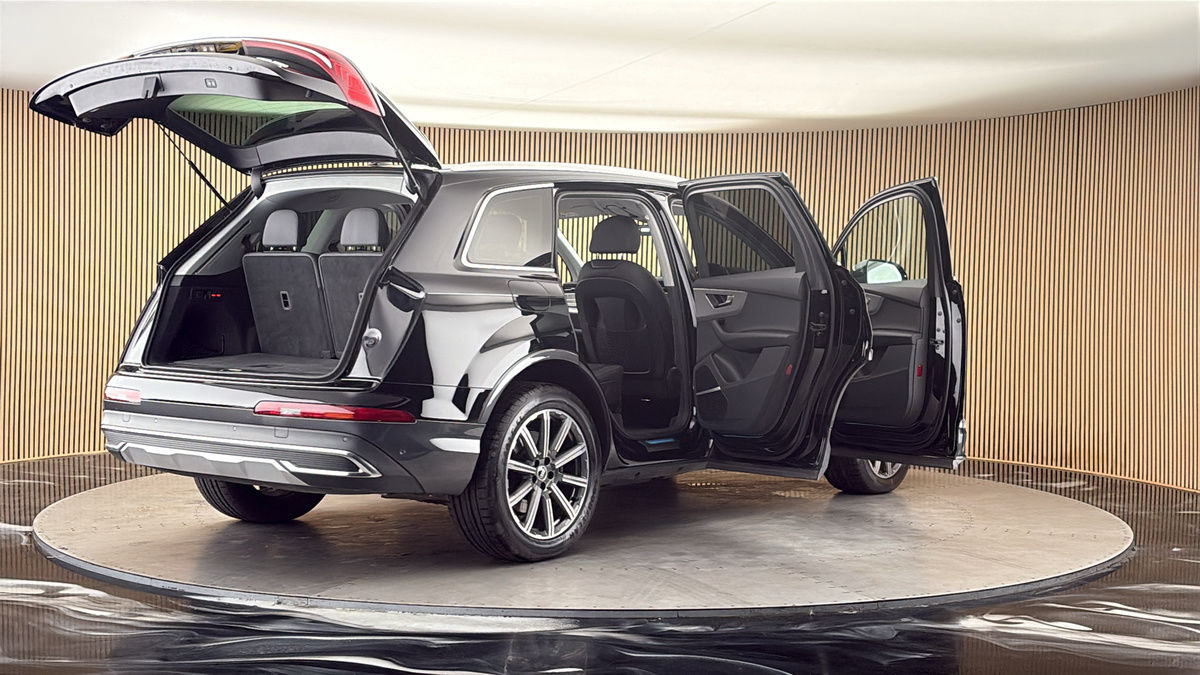 More views of Audi Q7