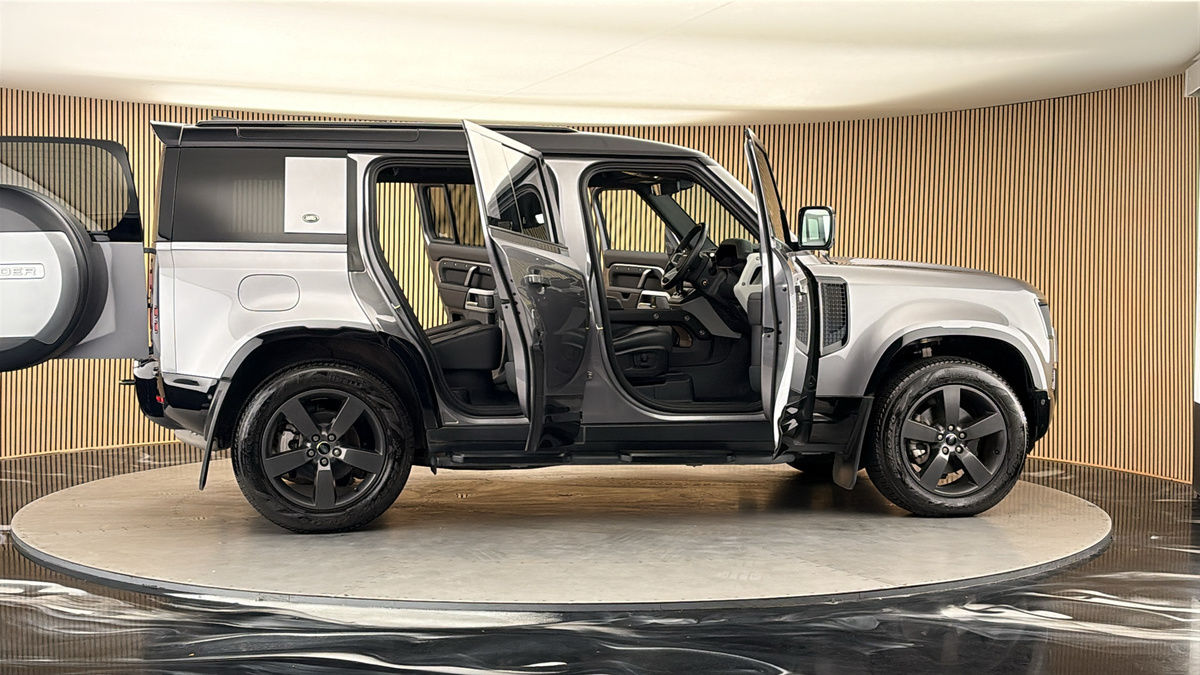 More views of Land Rover Defender 110