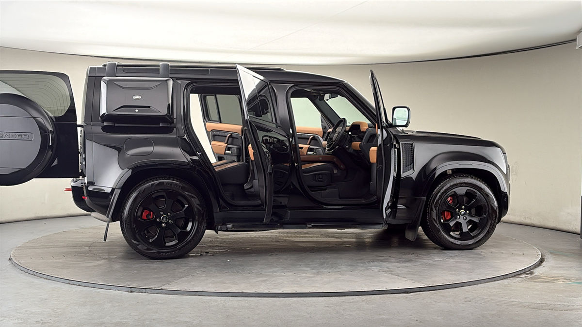 More views of Land Rover Defender 110