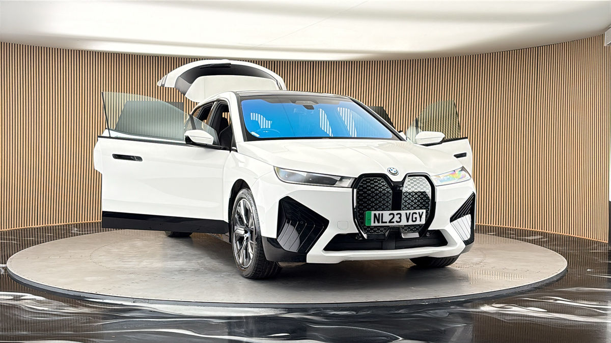 More views of BMW iX
