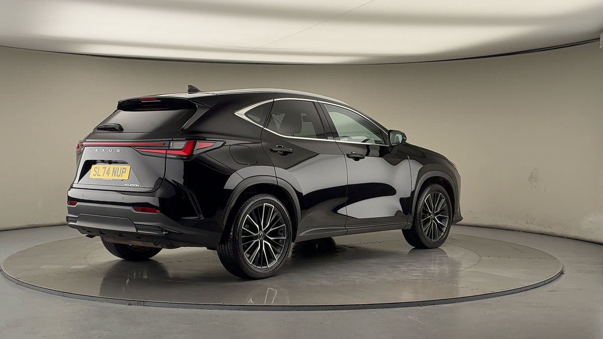Lexus NX Image 21