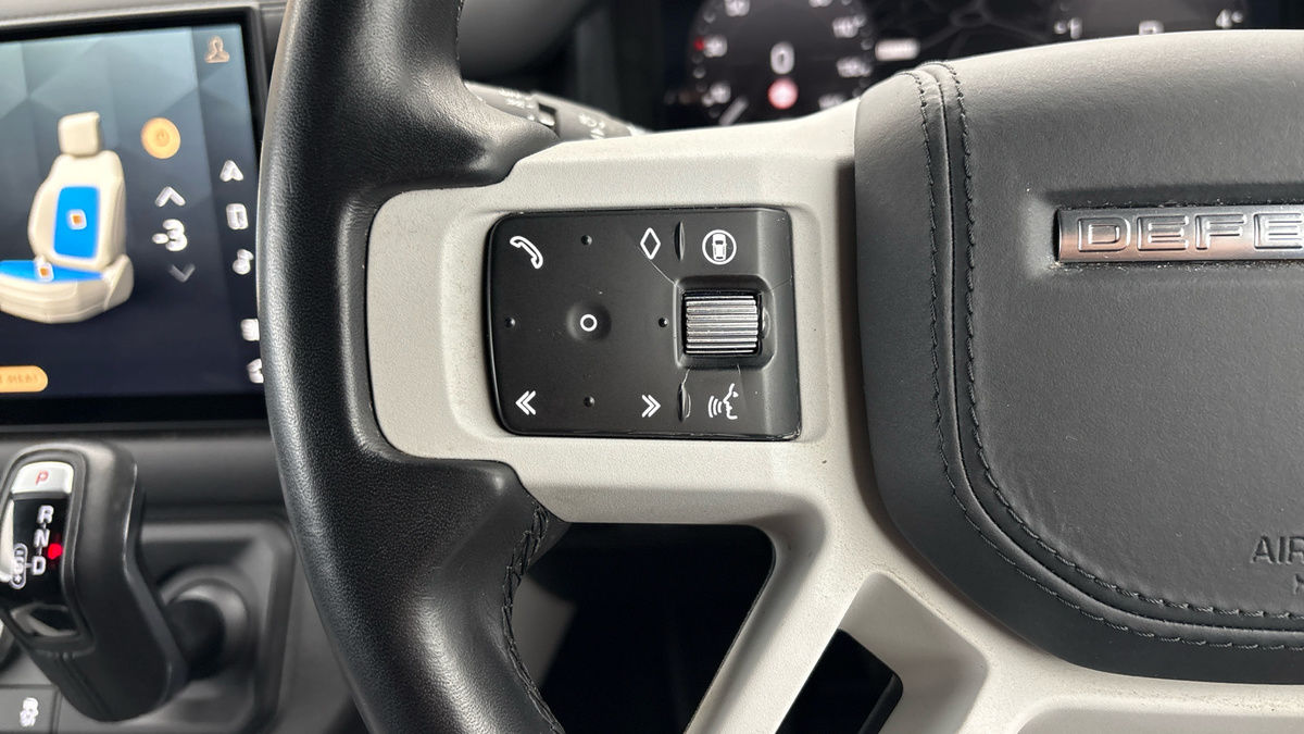 Land Rover Defender 90 Image 13