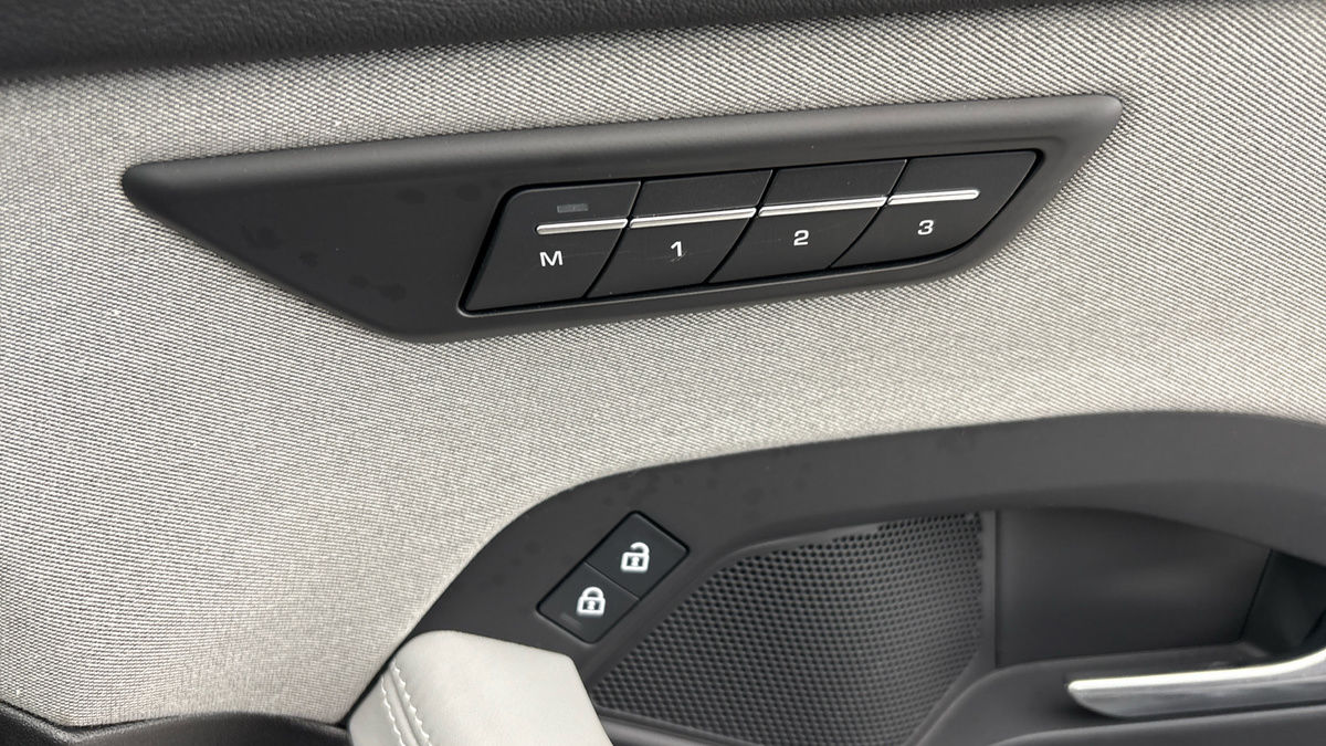 Jaguar E-PACE Image 27