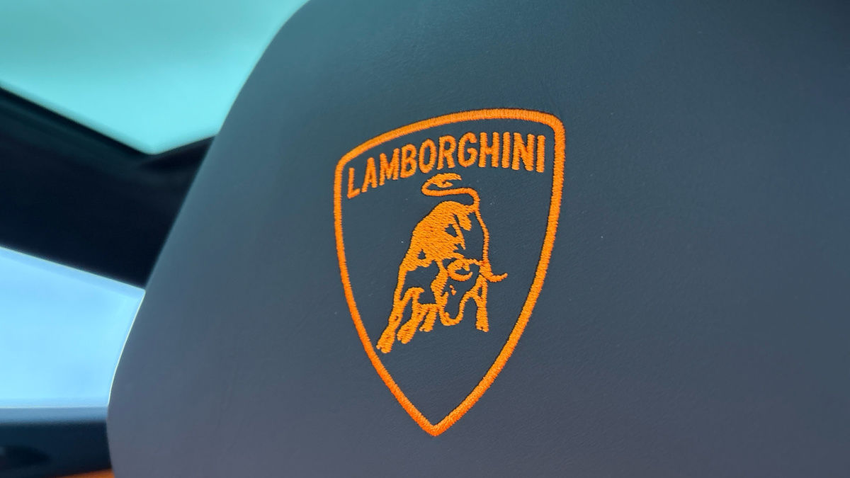 Lamborghini Urus Image 28