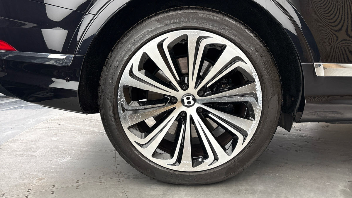 Bentley Bentayga Image 10