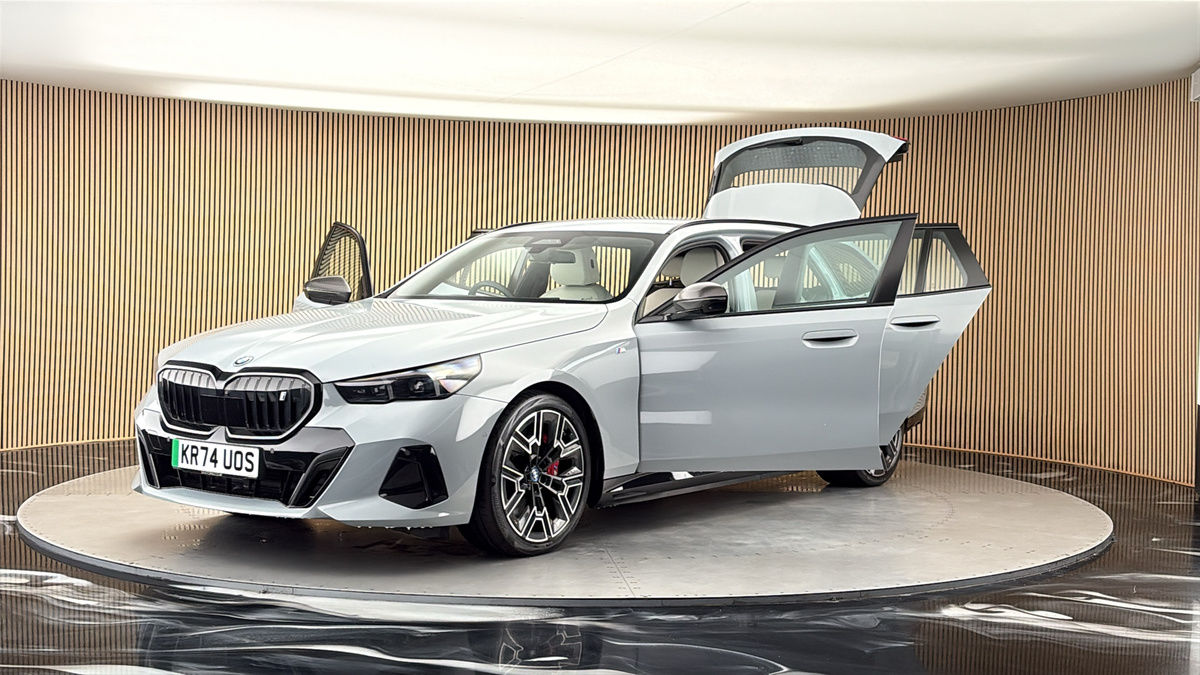 More views of BMW i5