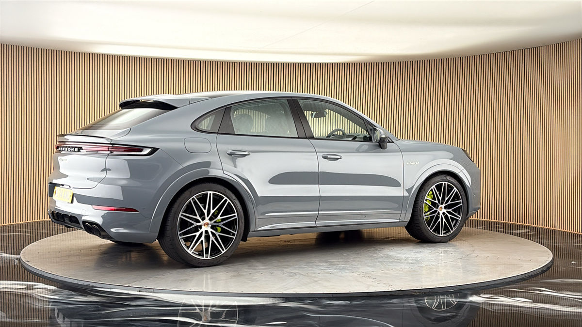 More views of Porsche Cayenne