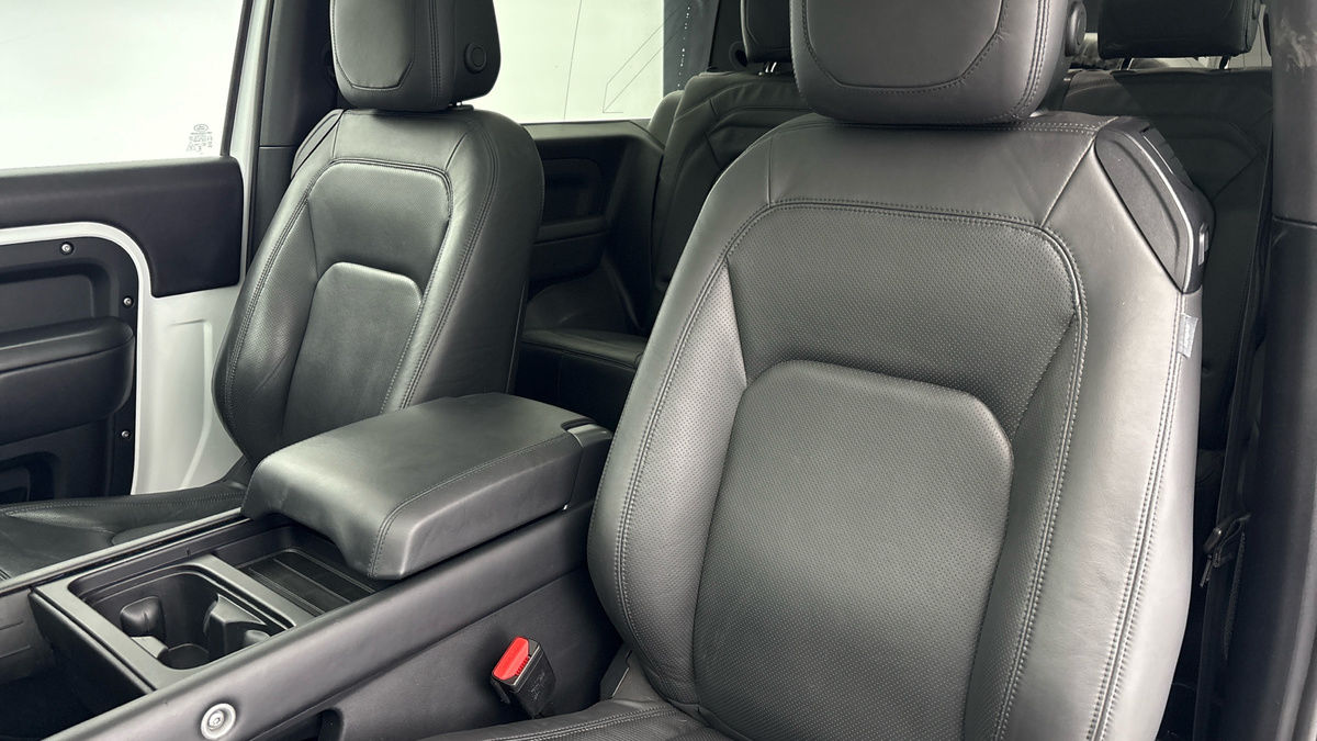 Land Rover Defender 90 Image 7