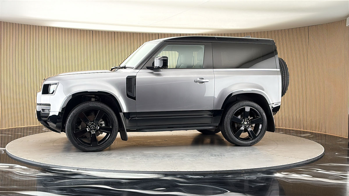 More views of Land Rover Defender 90