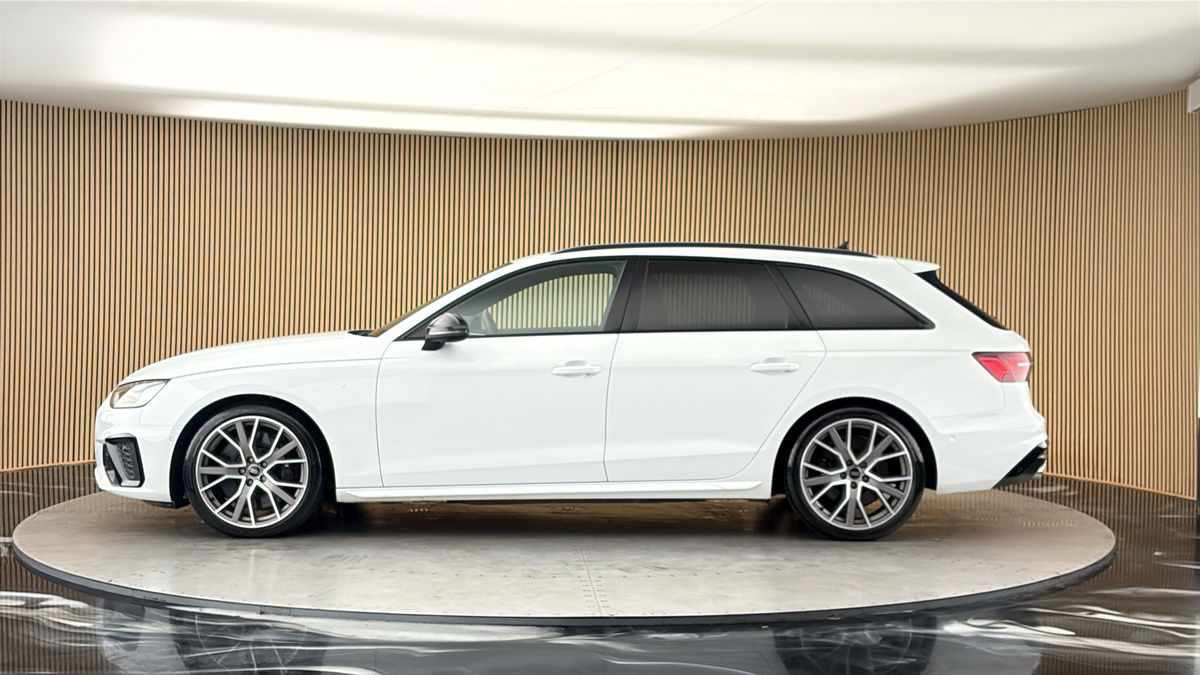 Audi S4 Avant Image 15