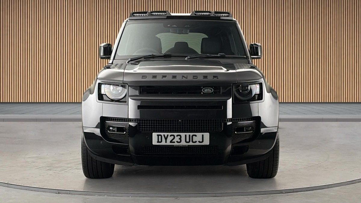 Land Rover Defender 110 Image 3
