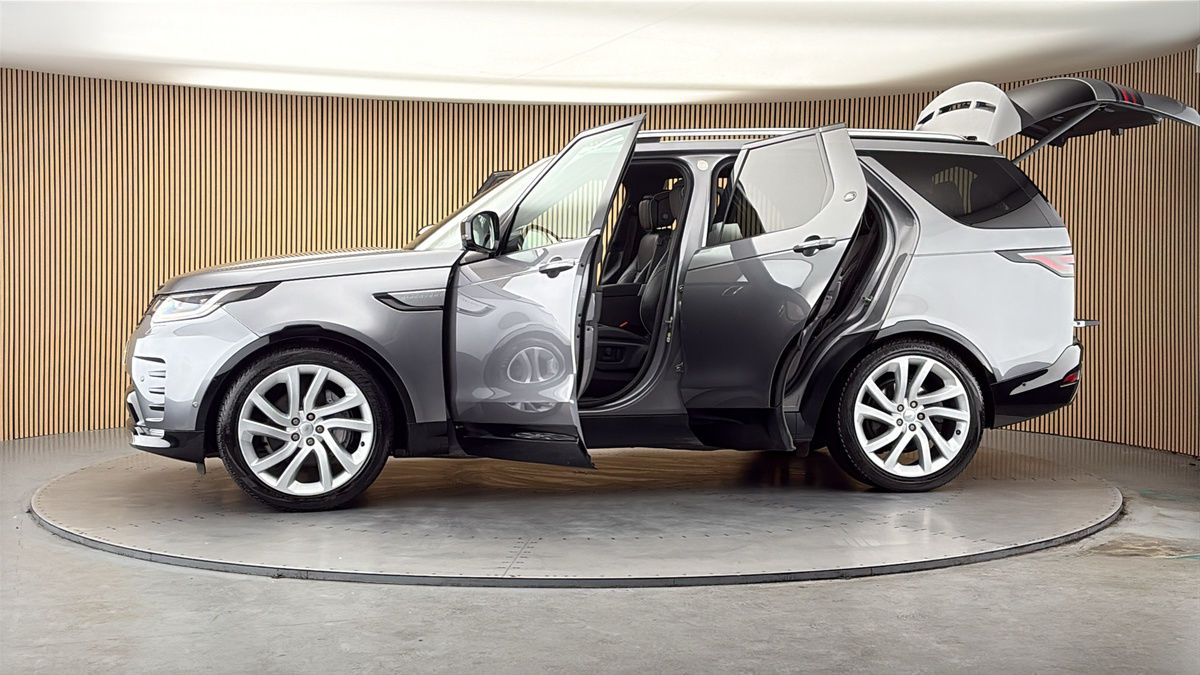 More views of Land Rover Discovery