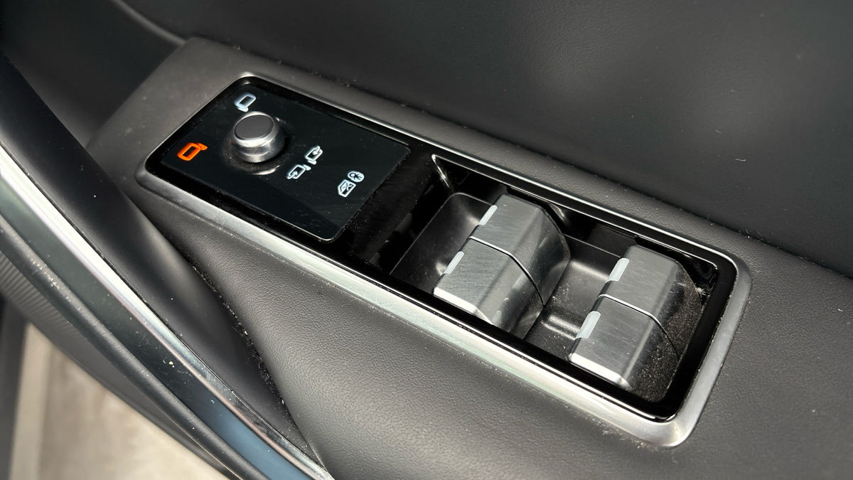 Jaguar F-PACE Image 27
