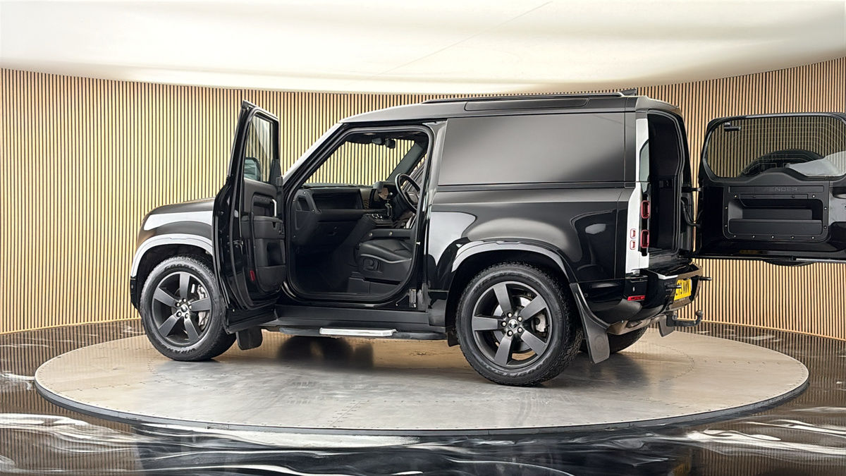 More views of Land Rover Defender 90