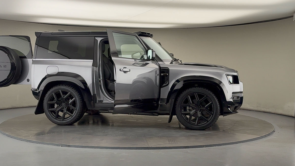 More views of Land Rover Defender 90