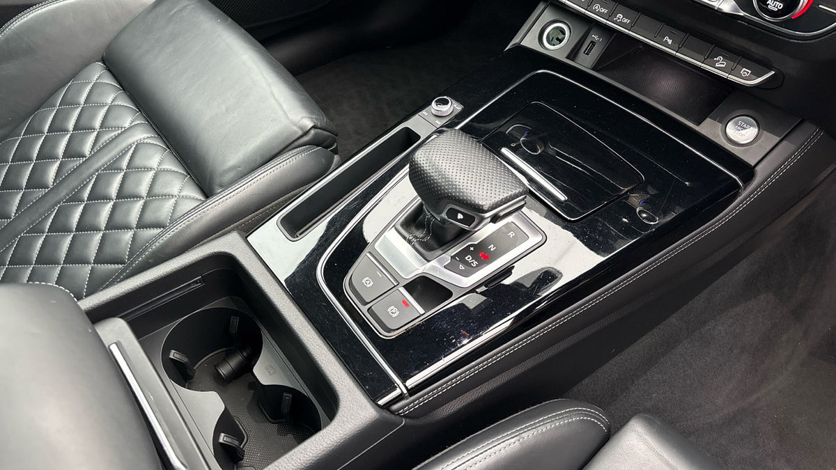 More views of Audi Q5