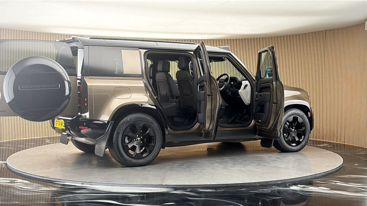 More views of Land Rover Defender 110